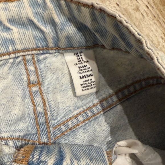 & Denim Light Blue baggy low waist Distressed Jeans size 6 - Picture 4 of 7